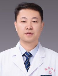 李偉
